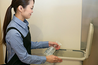 ゴミ箱の臭いに！