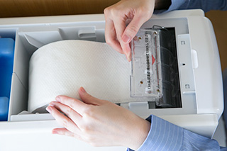 指定の赤線までタオル先端をセット